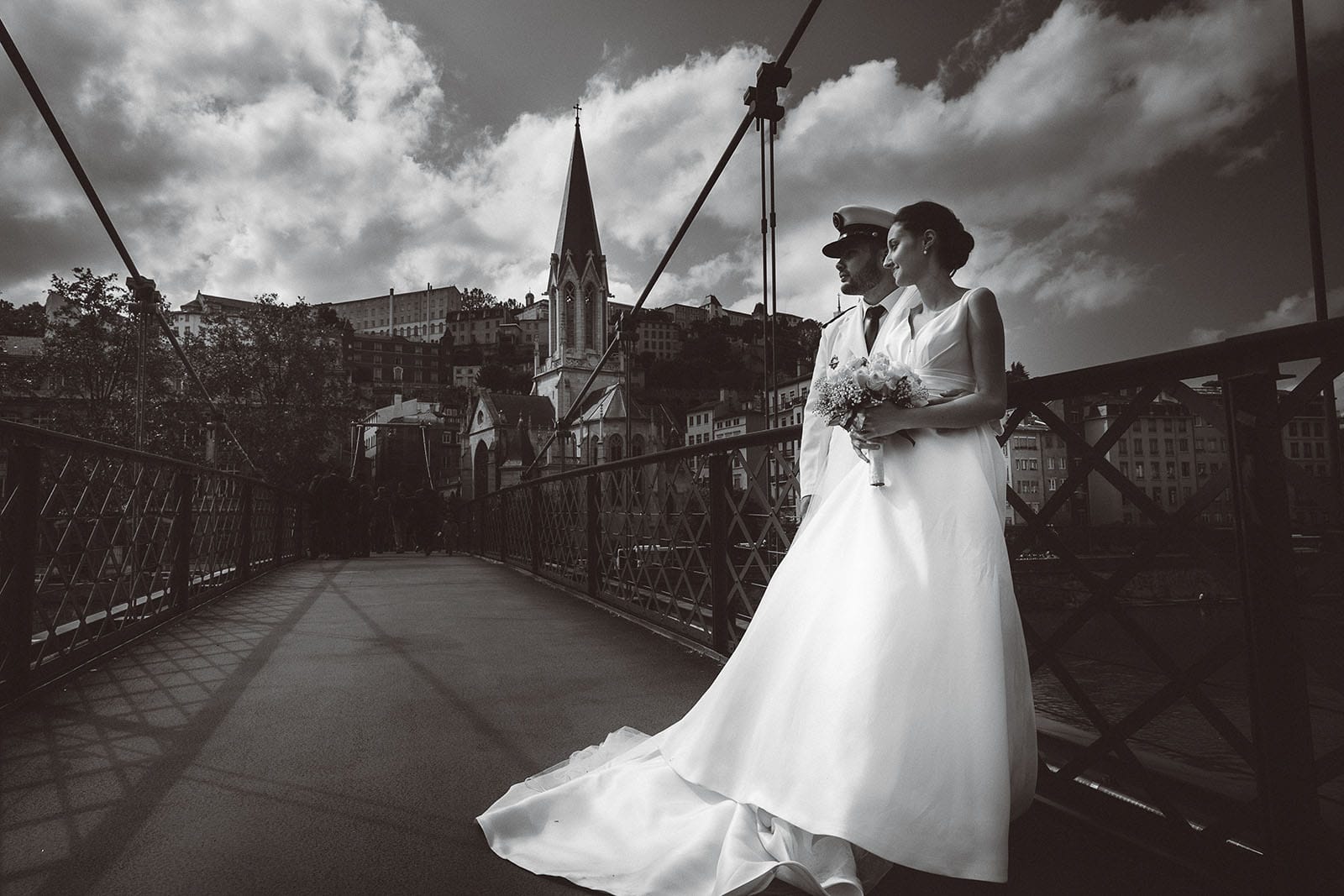Photographe de mariage Lyon presqu'île passerelle de la saone