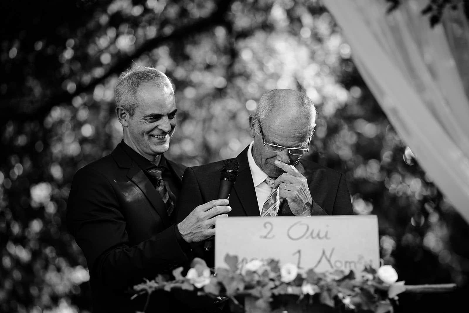 photographe de mariage Saint Etienne émotion joie bonheur cérémonie laique mariage champêtre