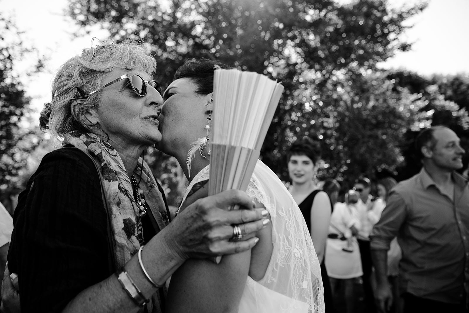 photographe de mariage Saint Etienne émotion joie bonheur noir et blanc