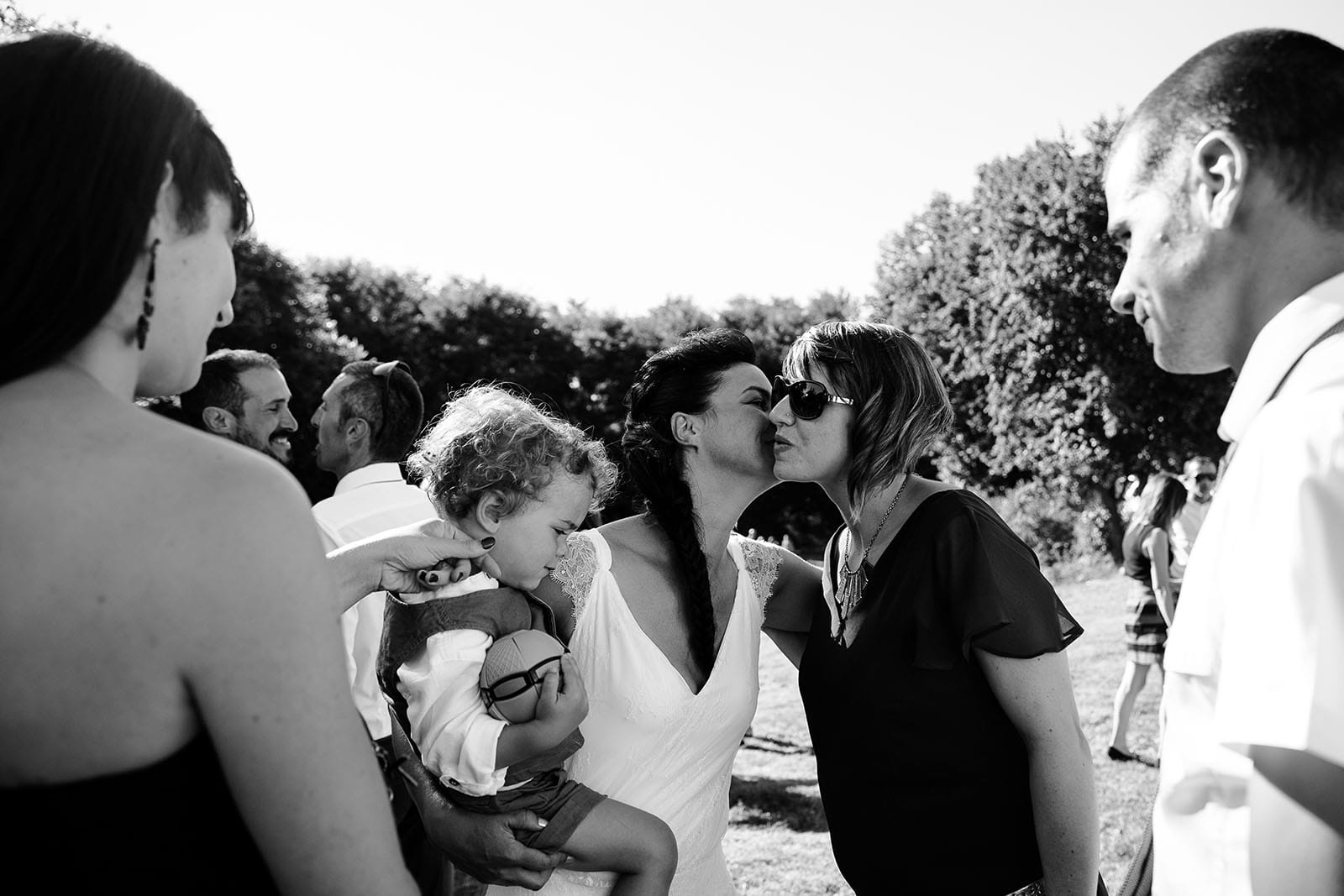 photographe de mariage Saint Etienne émotion joie bonheur noir et blanc