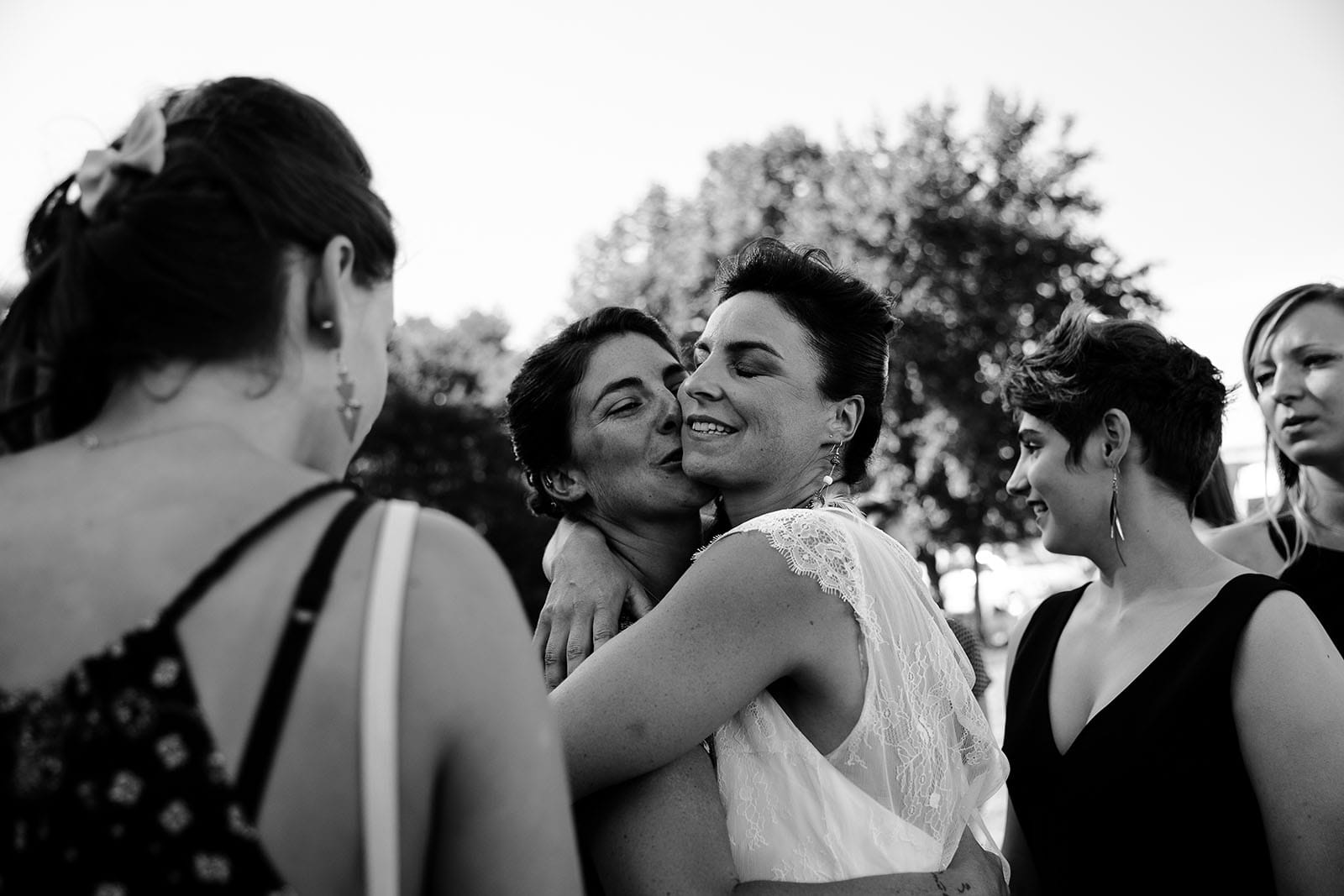 photographe de mariage Saint Etienne émotion joie bonheur noir et blanc