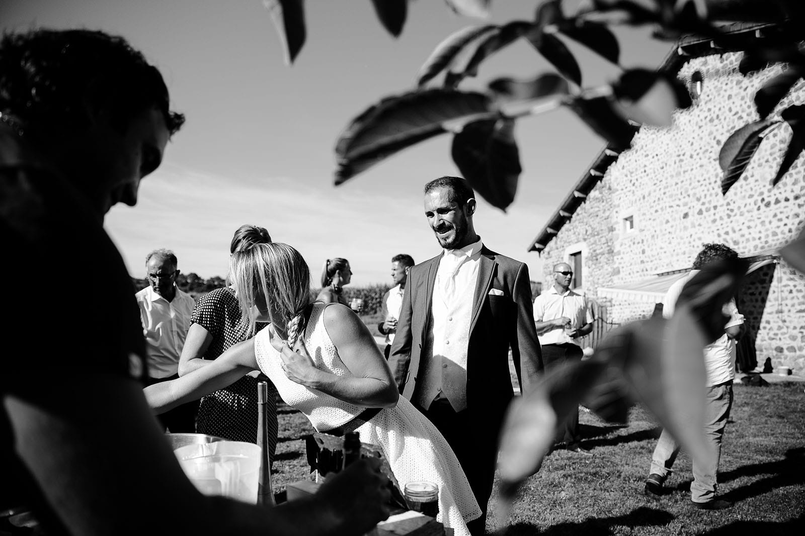 photographe de mariage Saint Etienne émotion joie bonheur noir et blanc