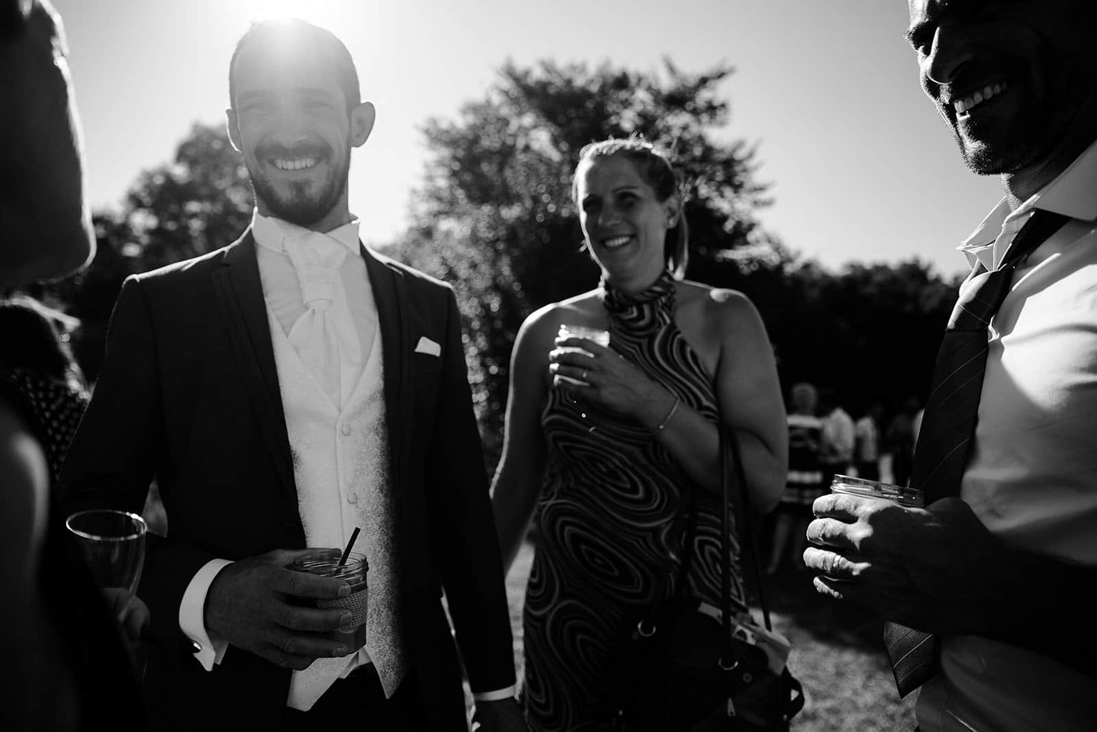photographe de mariage Saint Etienne émotion joie bonheur noir et blanc