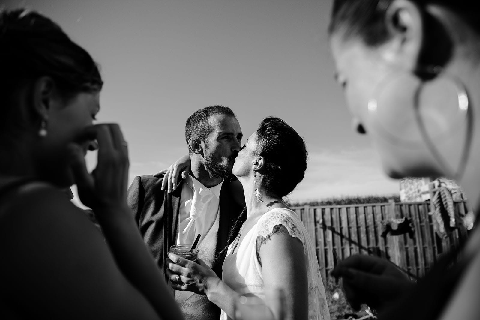 photographe de mariage Saint Etienne émotion joie bonheur noir et blanc
