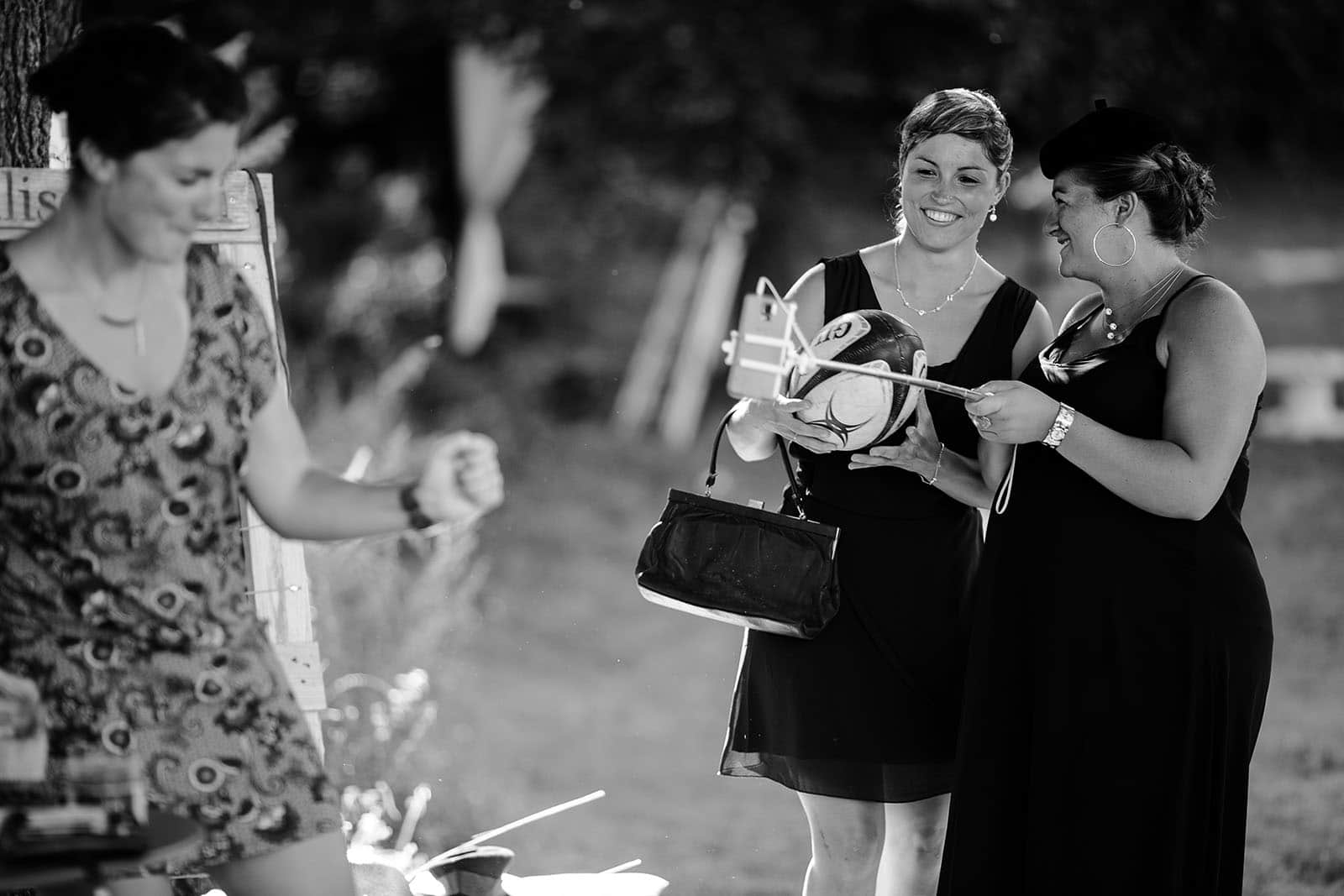 photographe de mariage Saint Etienne émotion joie bonheur noir et blanc