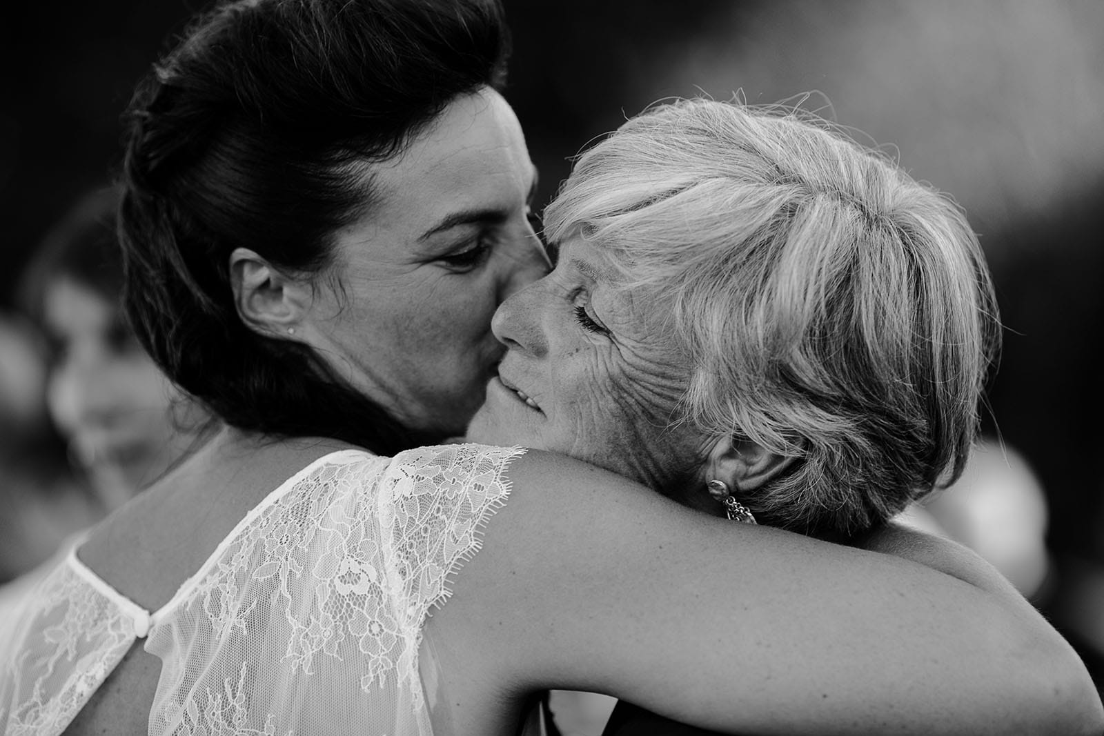 photographe de mariage Saint Etienne émotion joie bonheur noir et blanc