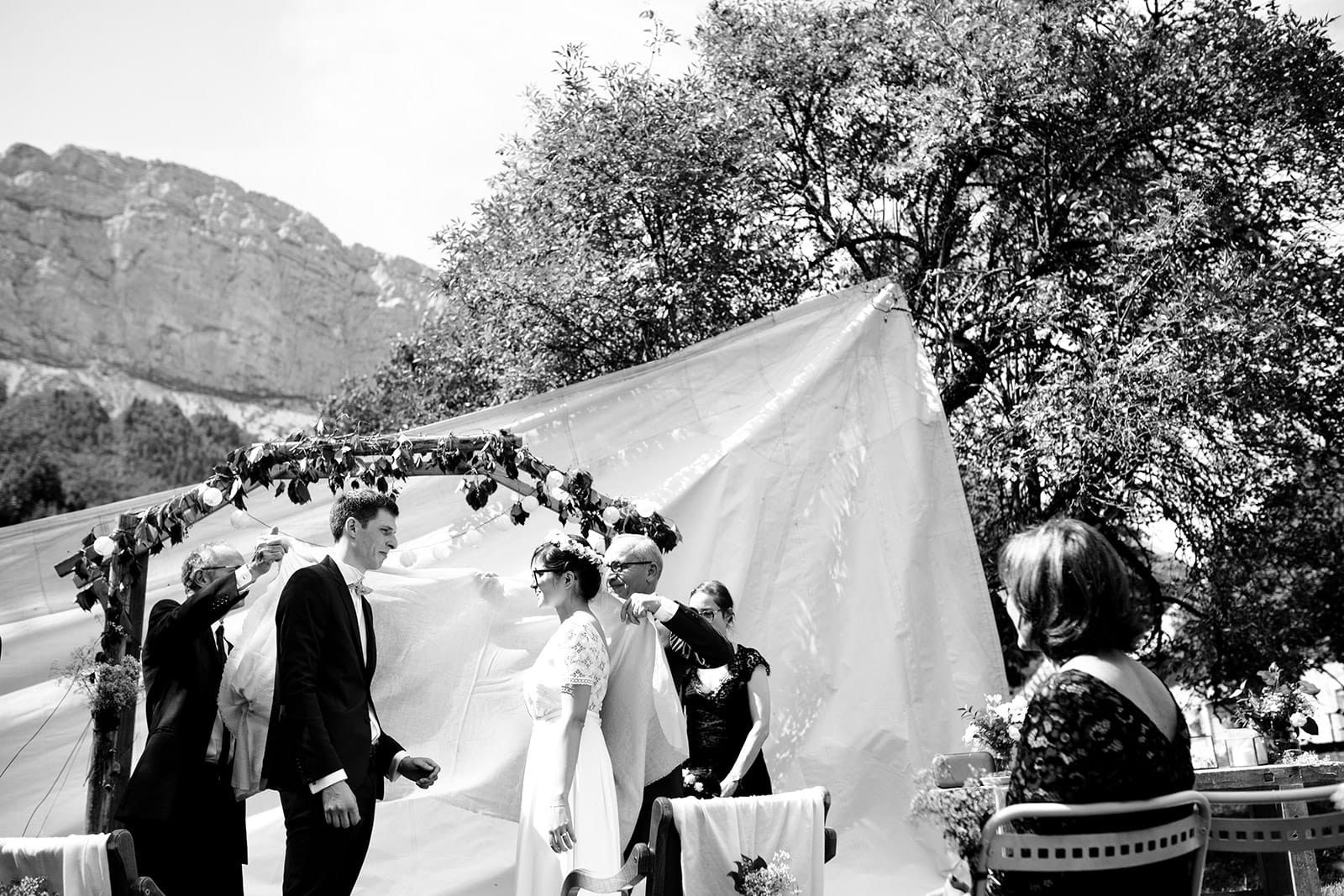 Photographe de mariage Isère Alpes Montagne. Castille ALMA photographe de mariage à la montagne