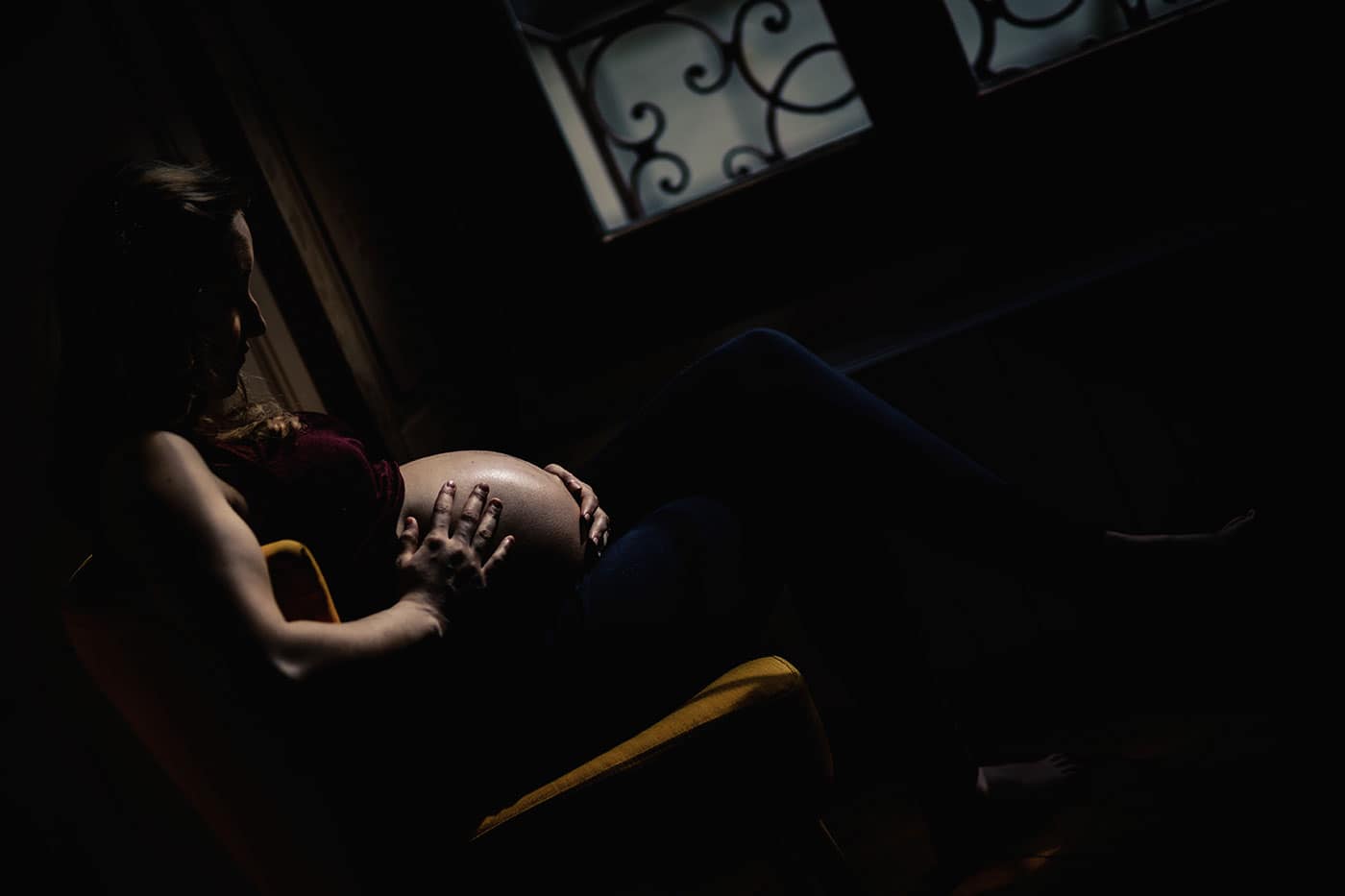 photographe séance grossesse studio Lyon Castille ALMA photographe mariage et famille