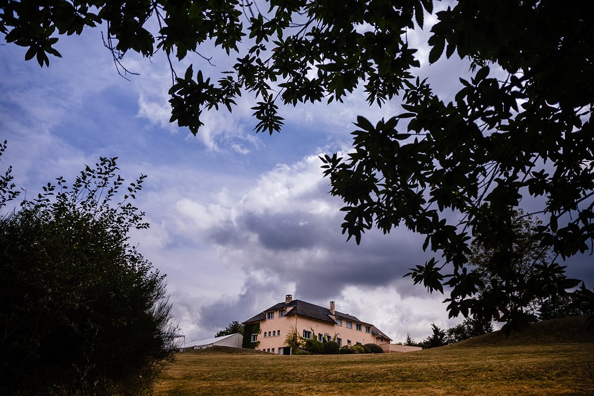 Photographe Mariage dans une maison familiale en Isère Castille ALMA photographe de mariage montagne, photographe de mariage Isère, photographe de mariage authentique