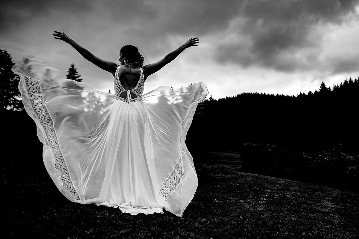 Photographe Mariage dans une maison familiale en Isère Castille ALMA photographe de mariage montagne, photographe de mariage Isère, photographe de mariage authentique