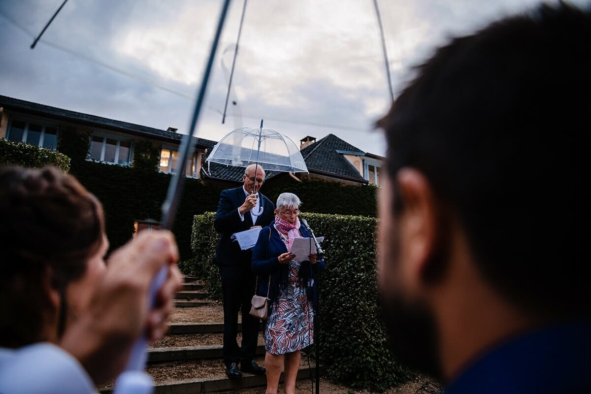 Photographe Mariage dans une maison familiale en Isère Castille ALMA photographe de mariage montagne, photographe de mariage Isère, photographe de mariage authentique