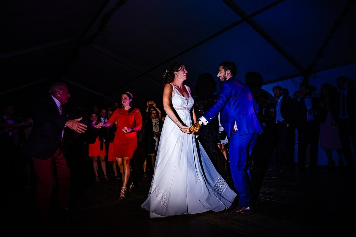 Photographe Mariage dans une maison familiale en Isère Castille ALMA photographe de mariage montagne, photographe de mariage Isère, photographe de mariage authentique