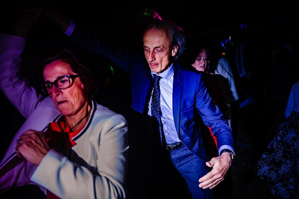 Photographe Mariage dans une maison familiale en Isère Castille ALMA photographe de mariage montagne, photographe de mariage Isère, photographe de mariage authentique