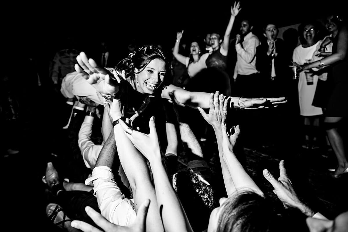 Photographe Mariage dans une maison familiale en Isère Castille ALMA photographe de mariage montagne, photographe de mariage Isère, photographe de mariage authentique