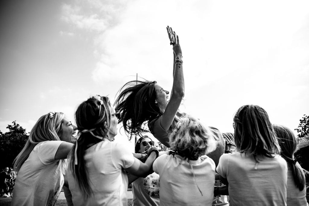 Photographe Lyon séance photo entre amies Enterrement de vie de jeune fille Castille ALMA photographe de mariage et EVJF Lyon Genève Gustavia