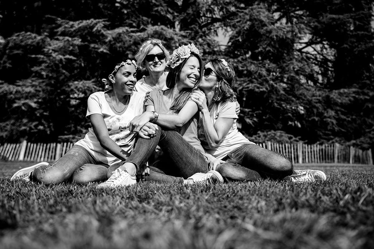 Photographe Lyon séance photo entre amies Enterrement de vie de jeune fille Castille ALMA photographe de mariage et EVJF Lyon Genève Gustavia