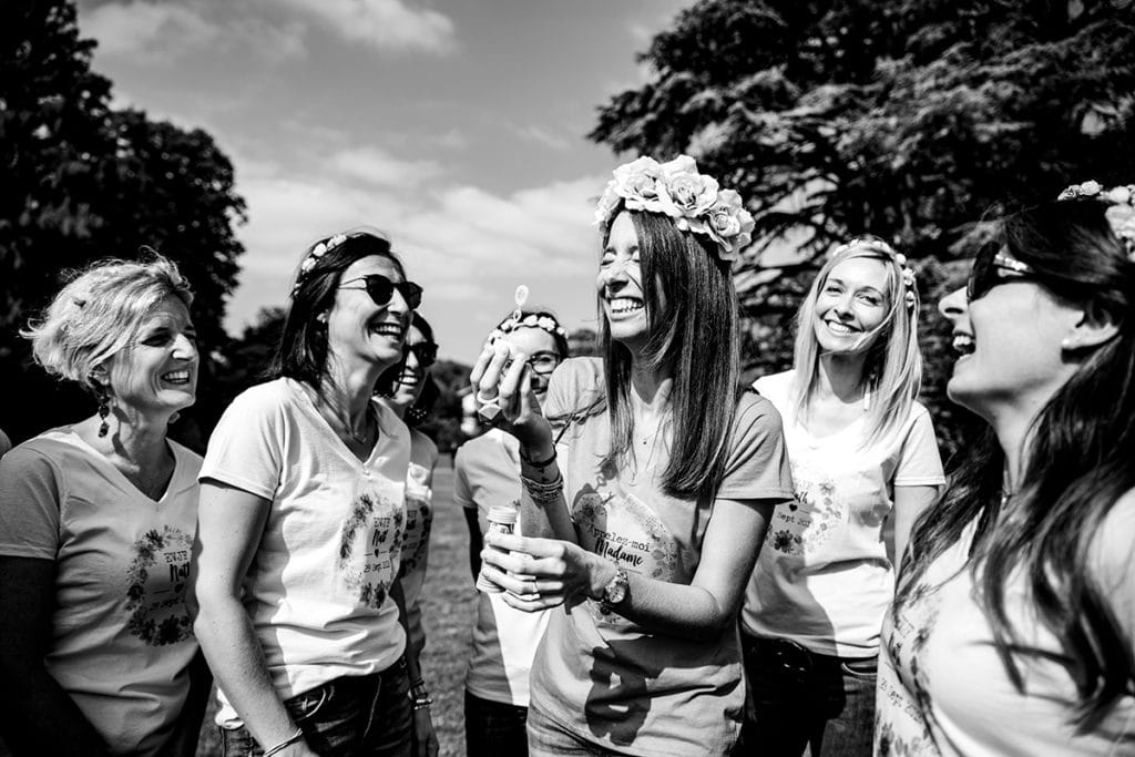 Photographe Lyon séance photo entre amies Enterrement de vie de jeune fille Castille ALMA photographe de mariage et EVJF Lyon Genève Gustavia