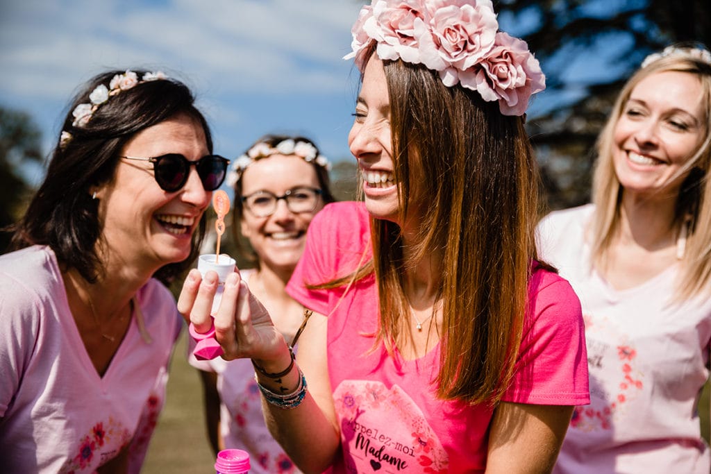 Photographe Lyon séance photo entre amies Enterrement de vie de jeune fille Castille ALMA photographe de mariage et EVJF Lyon Genève Gustavia
