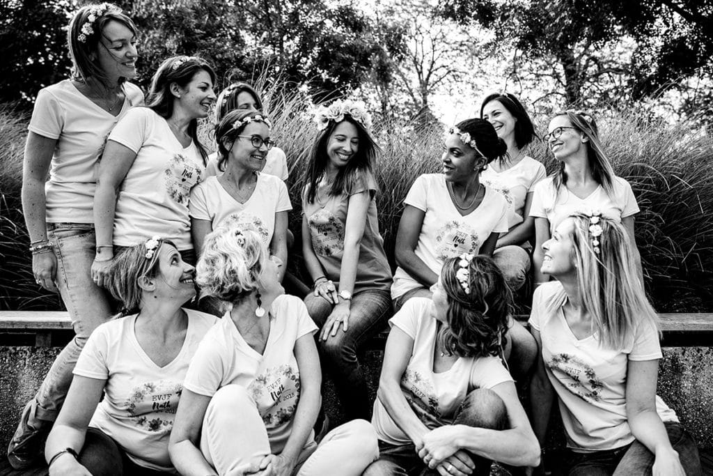 Photographe Lyon séance photo entre amies Enterrement de vie de jeune fille Castille ALMA photographe de mariage et EVJF Lyon Genève Gustavia