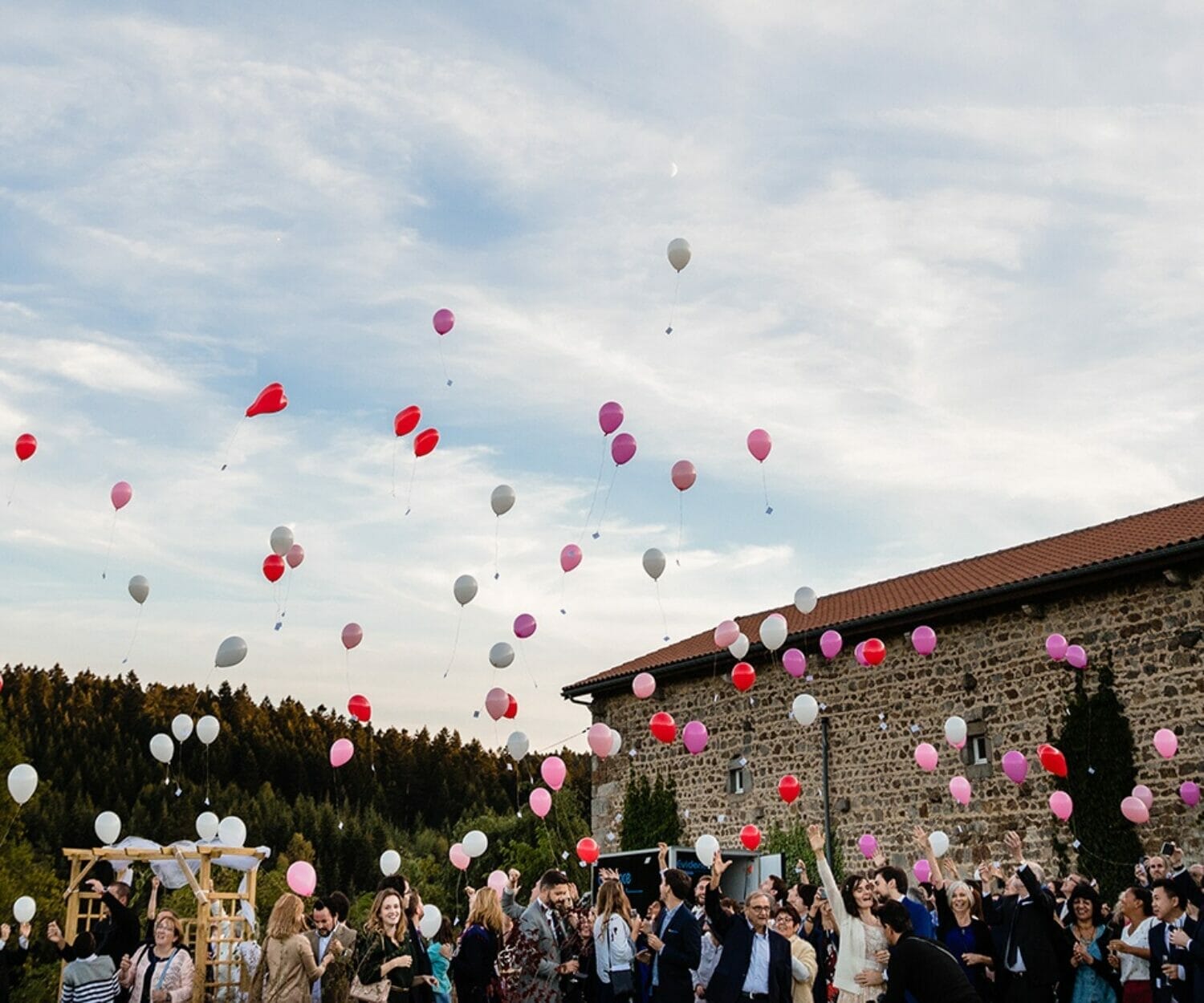 Photographe de mariage au domaine de Duby Riotord. Castille ALMA meilleur photographe de mariage et de reportage de mariage au Domaine de Duby Riotord.