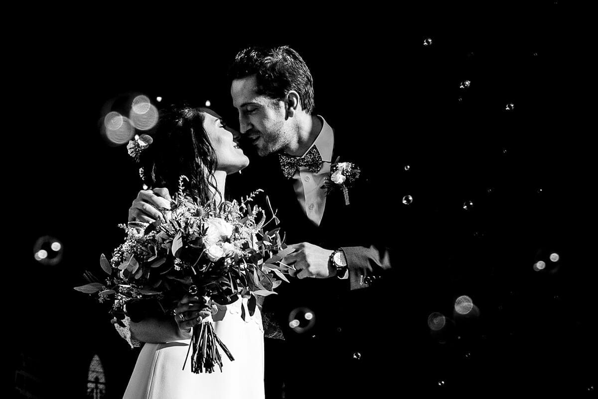 Photographe de mariage au Domaine Morgon la Javernière en automne Castille ALMA meilleur photographe de mariage au domaine de la Javernière.