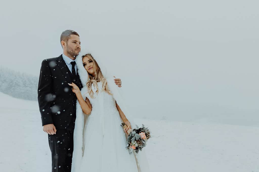 Mariage en hiver sous la neige. Photographe de mariage Lyon Hiver sous la neige Castille ALMA