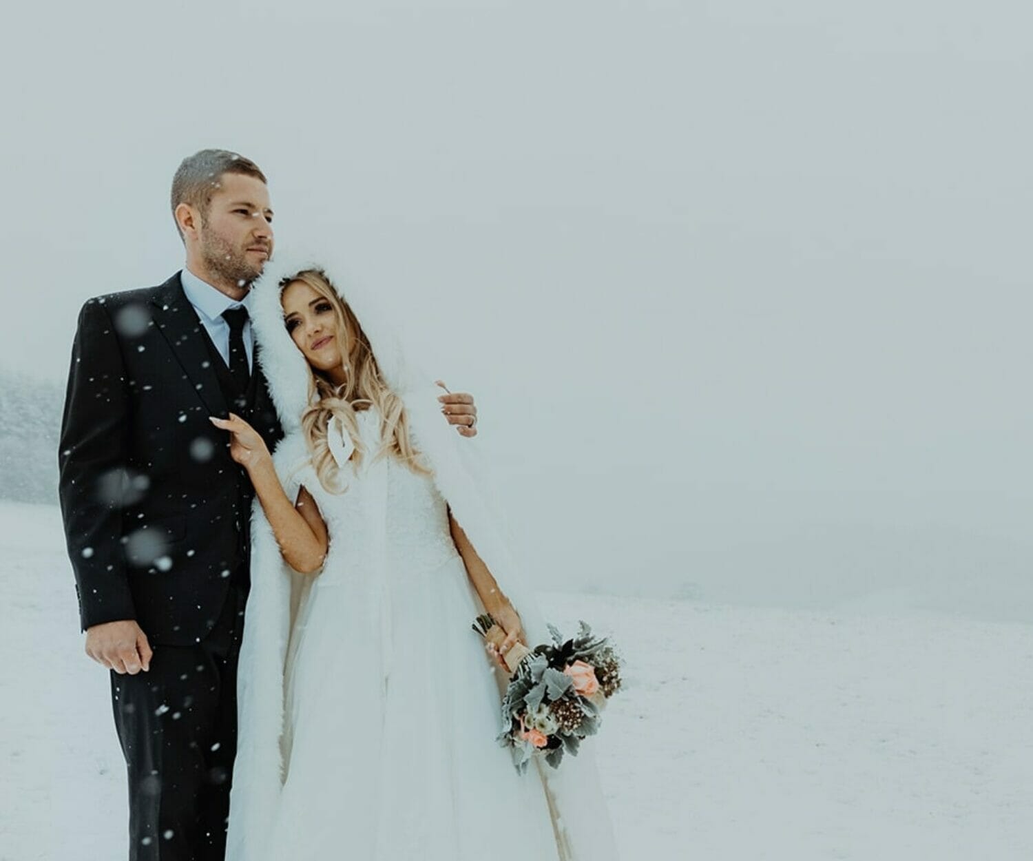 Mariage en hiver sous la neige. Photographe de mariage Lyon Hiver sous la neige Castille ALMA
