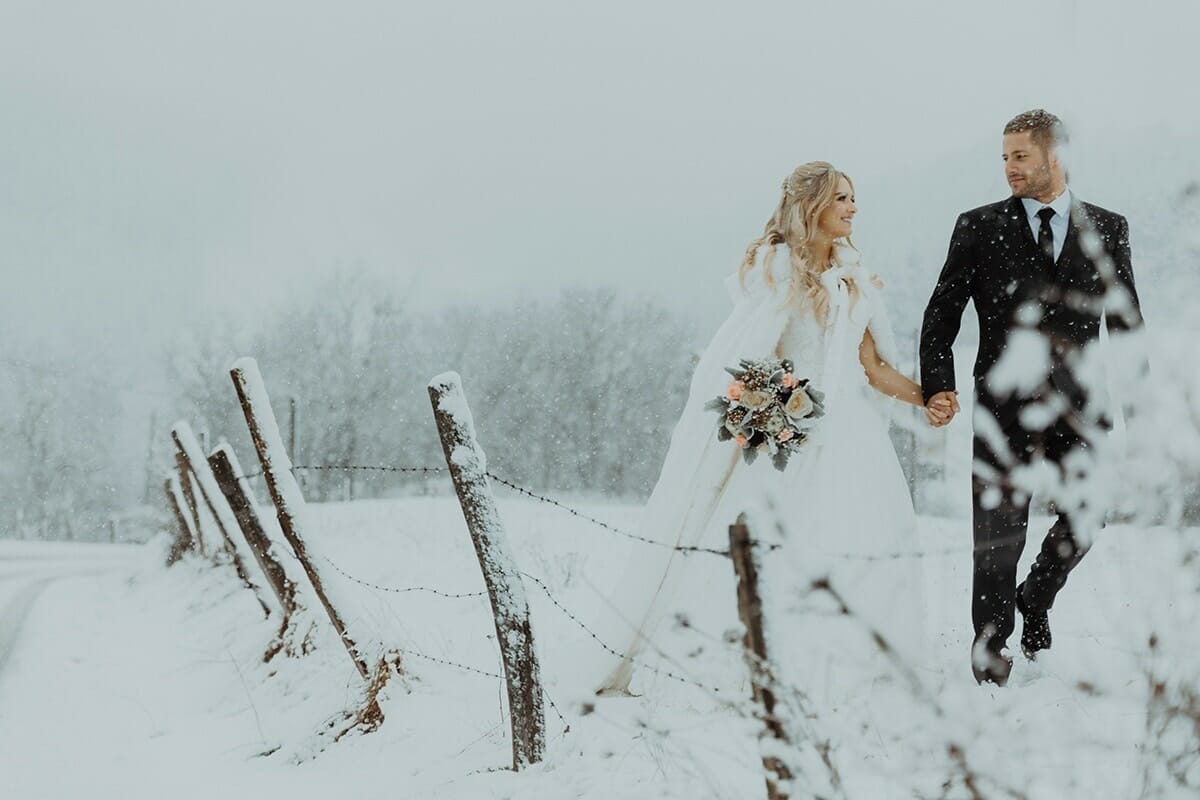 Mariage en hiver sous la neige. Photographe de mariage Lyon Hiver sous la neige Castille ALMA