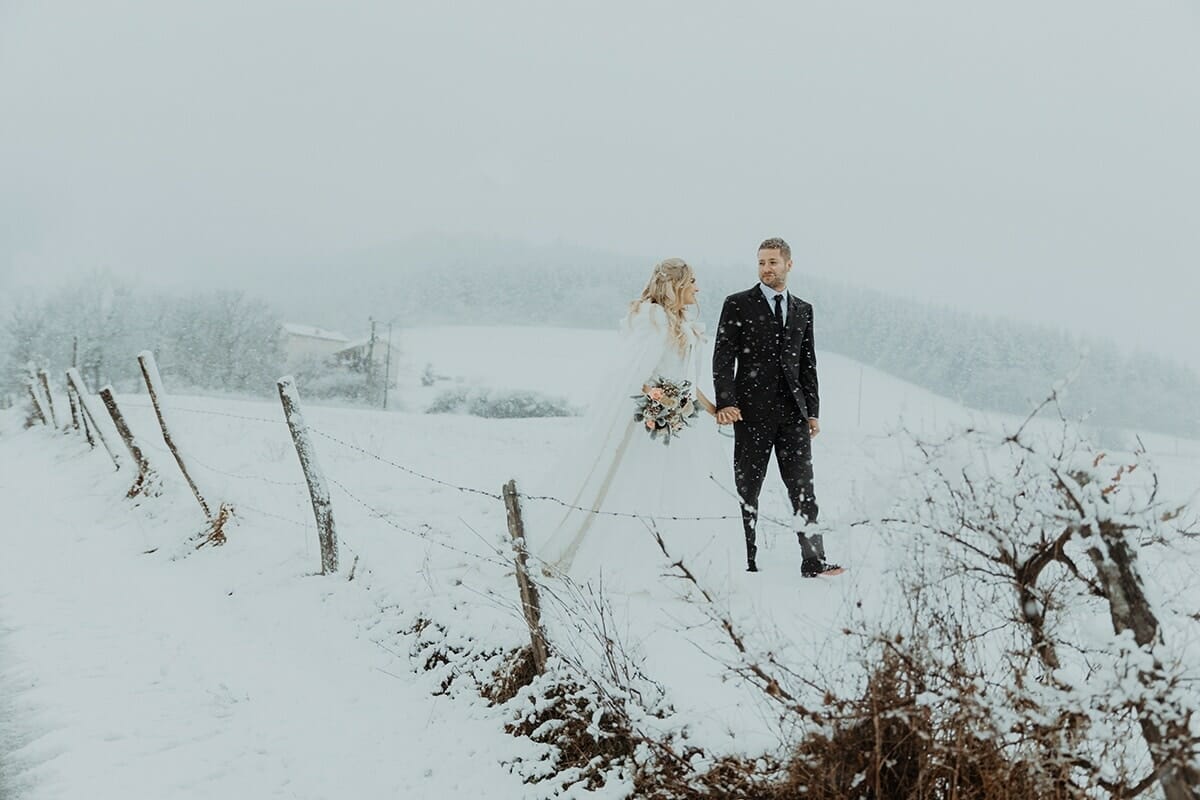 Mariage en hiver sous la neige. Photographe de mariage Lyon Hiver sous la neige Castille ALMA