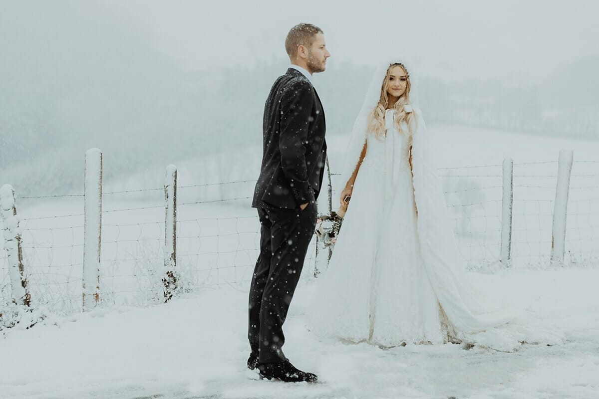 Mariage en hiver sous la neige. Photographe de mariage Lyon Hiver sous la neige Castille ALMA