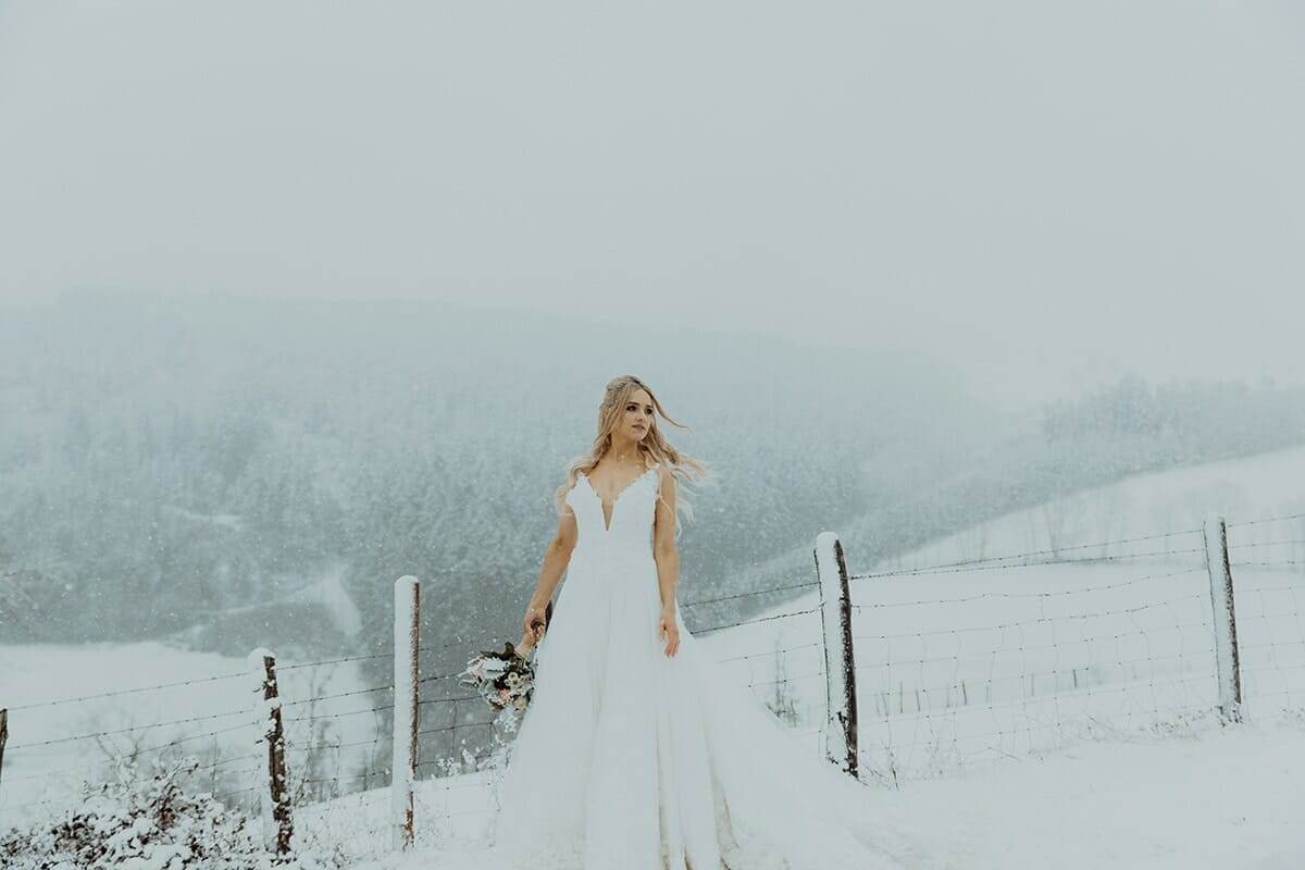 Mariage en hiver sous la neige. Photographe de mariage Lyon Hiver sous la neige Castille ALMA
