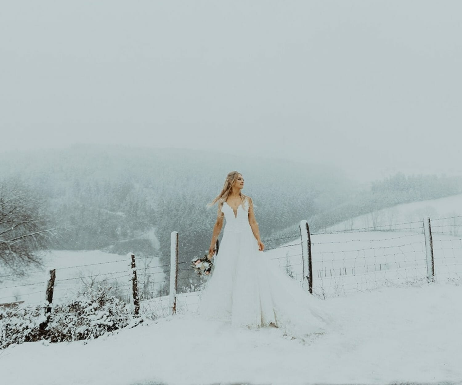 Mariage en hiver sous la neige. Photographe de mariage Lyon Hiver sous la neige Castille ALMA