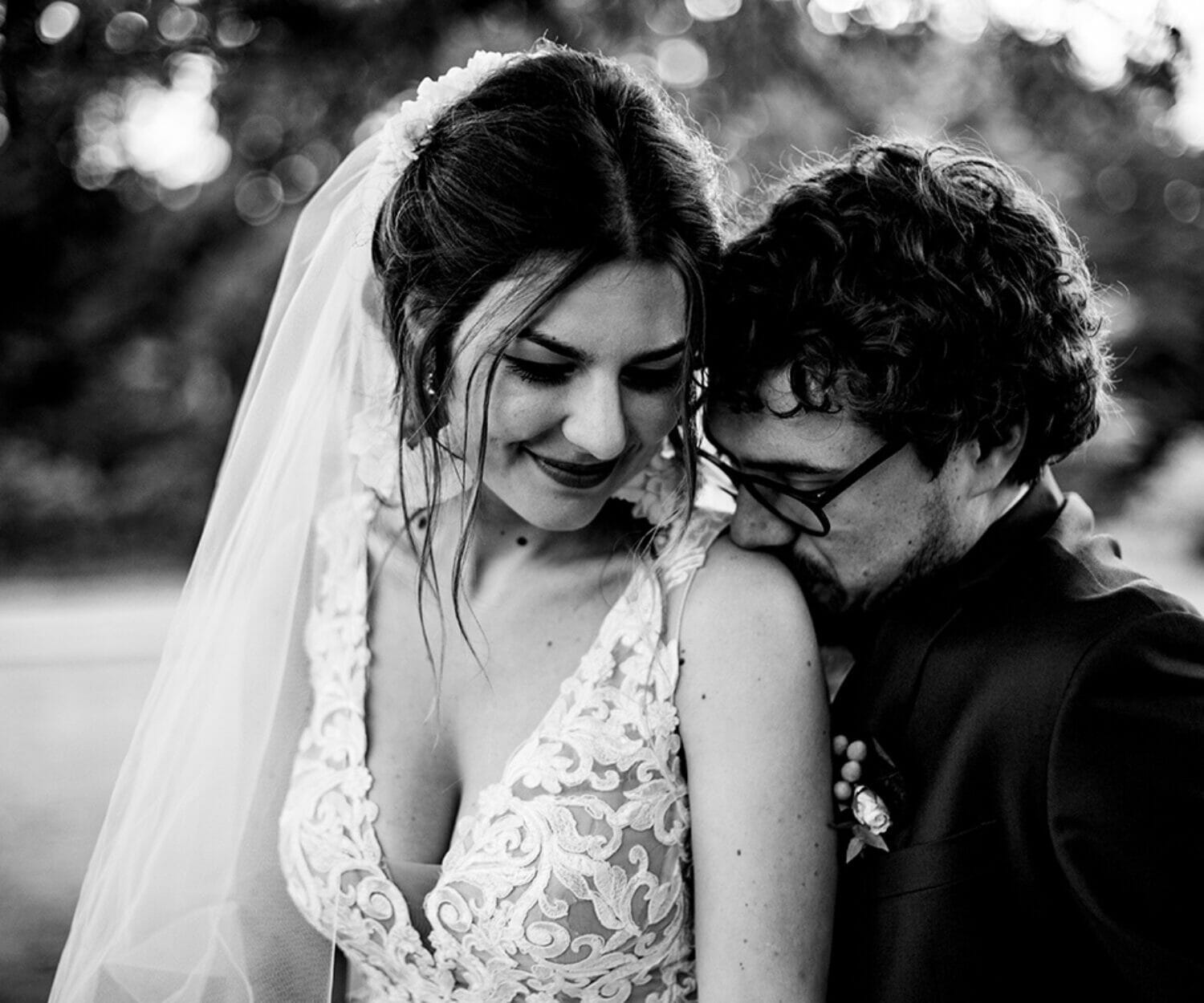 Photographe de mariage laïc Domaine de Grand Maison. Castille Alma photographe de mariage Isère, Rhône. Photos de couple.