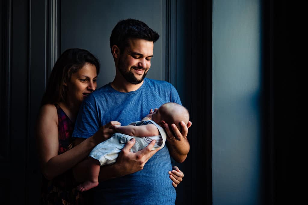Photo nouveau né Lyon. Castille ALMA photographe famille Lyon.