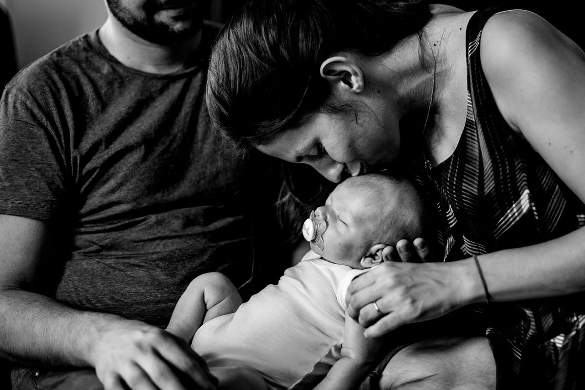 Photo nourrisson Lyon. Castille ALMA photographe famille Lyon.