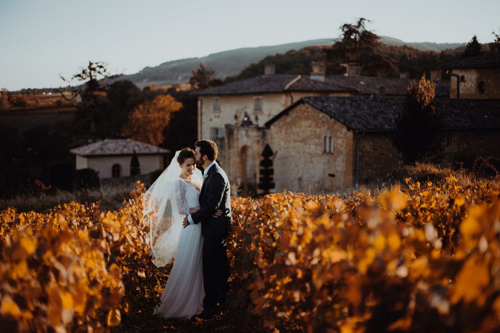 Une pause au Manoir de la Garde. Castille ALMA photographe de mariage Lyon