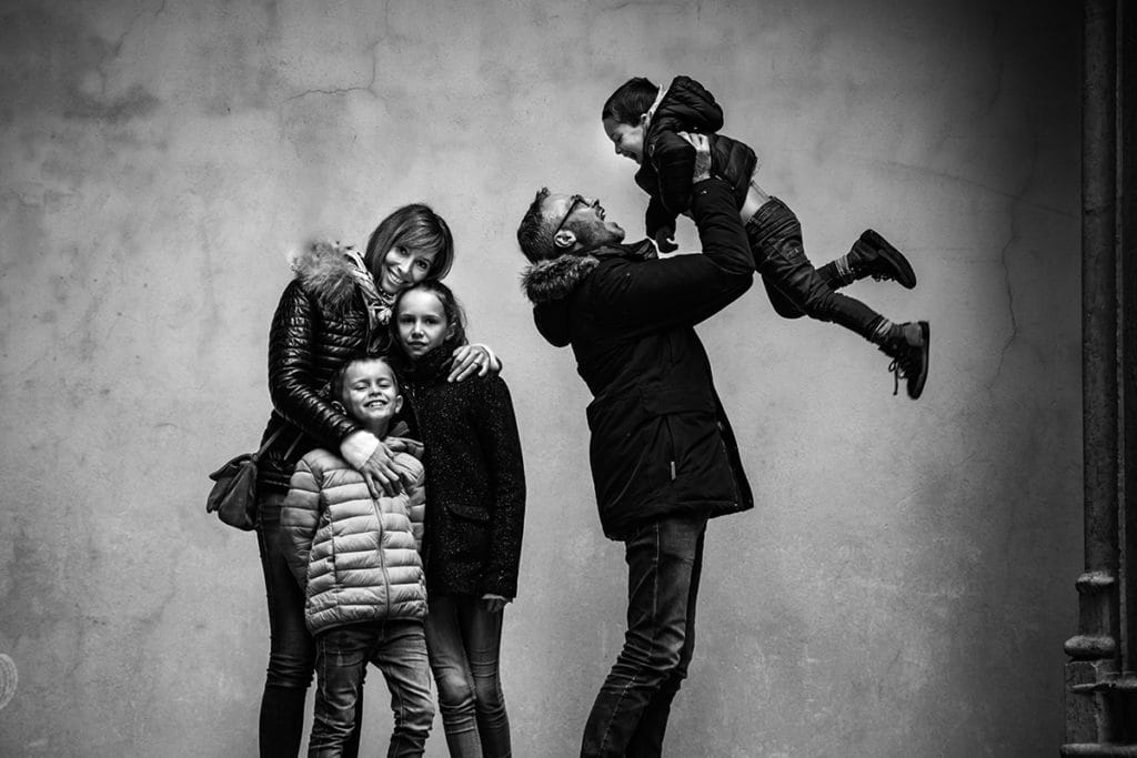 SÉANCE PHOTO FAMILLE VIEUX LYON. Castille ALMA photographe de famille.