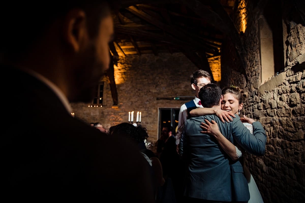 Mariage en hiver au Manoir de la Garde. Castille ALMA photographe de mariage. Emotion mariage.