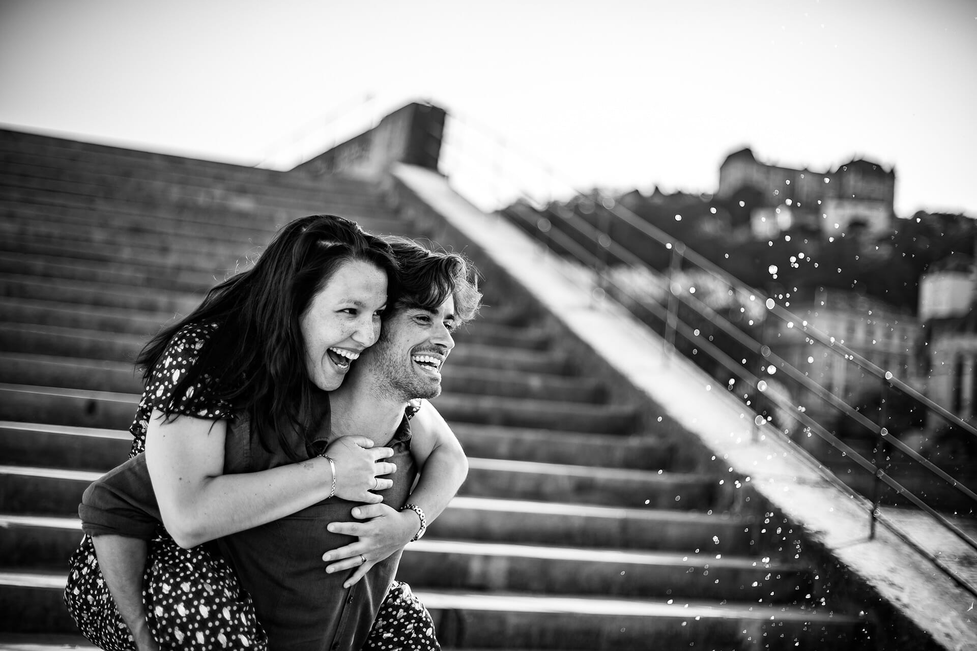 Séance photo de couple avant votre mariage. Castille ALMA photographe de mariage Lyon.