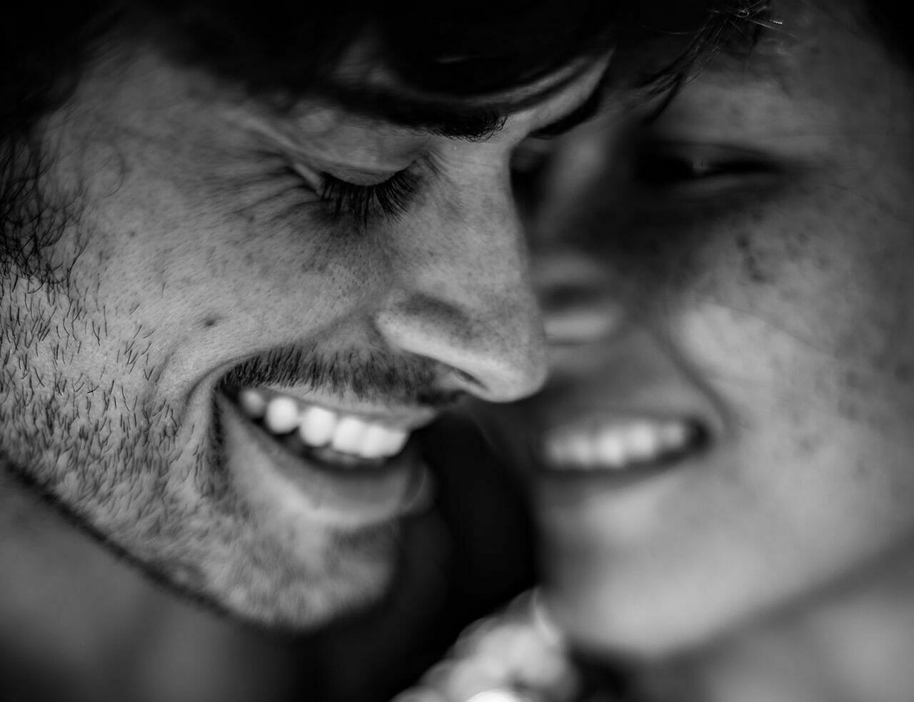 Photographe mariage Lyon Séance photo de couple avant votre mariage. Castille ALMA photographe de mariage Lyon.