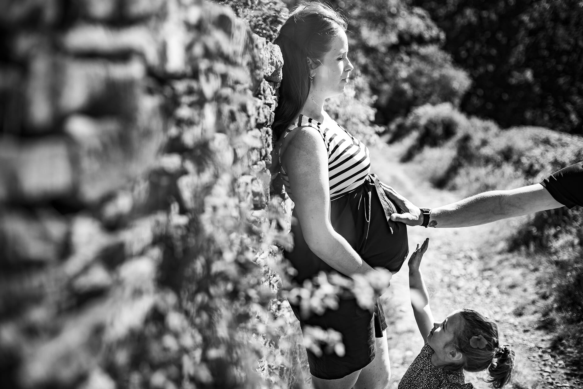 SÉANCE PHOTO MATERNITE Grossesse Lyon Polyemieux. Castille ALMA photographe de famille.