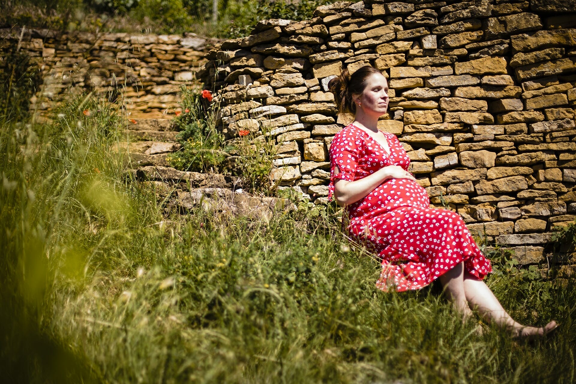 SÉANCE PHOTO MATERNITE Grossesse Lyon Polyemieux. Castille ALMA photographe de famille.