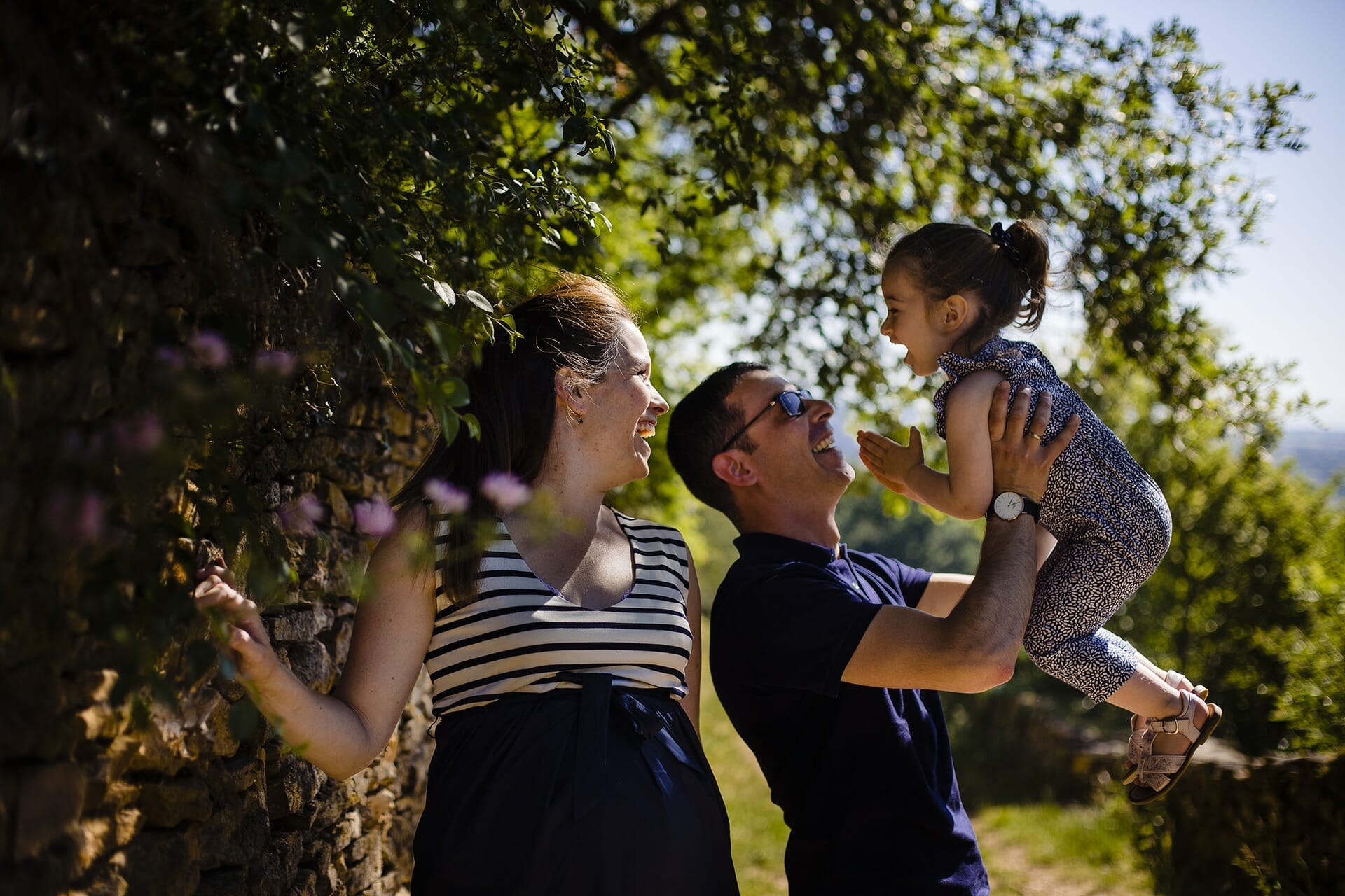SÉANCE PHOTO MATERNITE Grossesse Lyon Polyemieux. Castille ALMA photographe de famille.