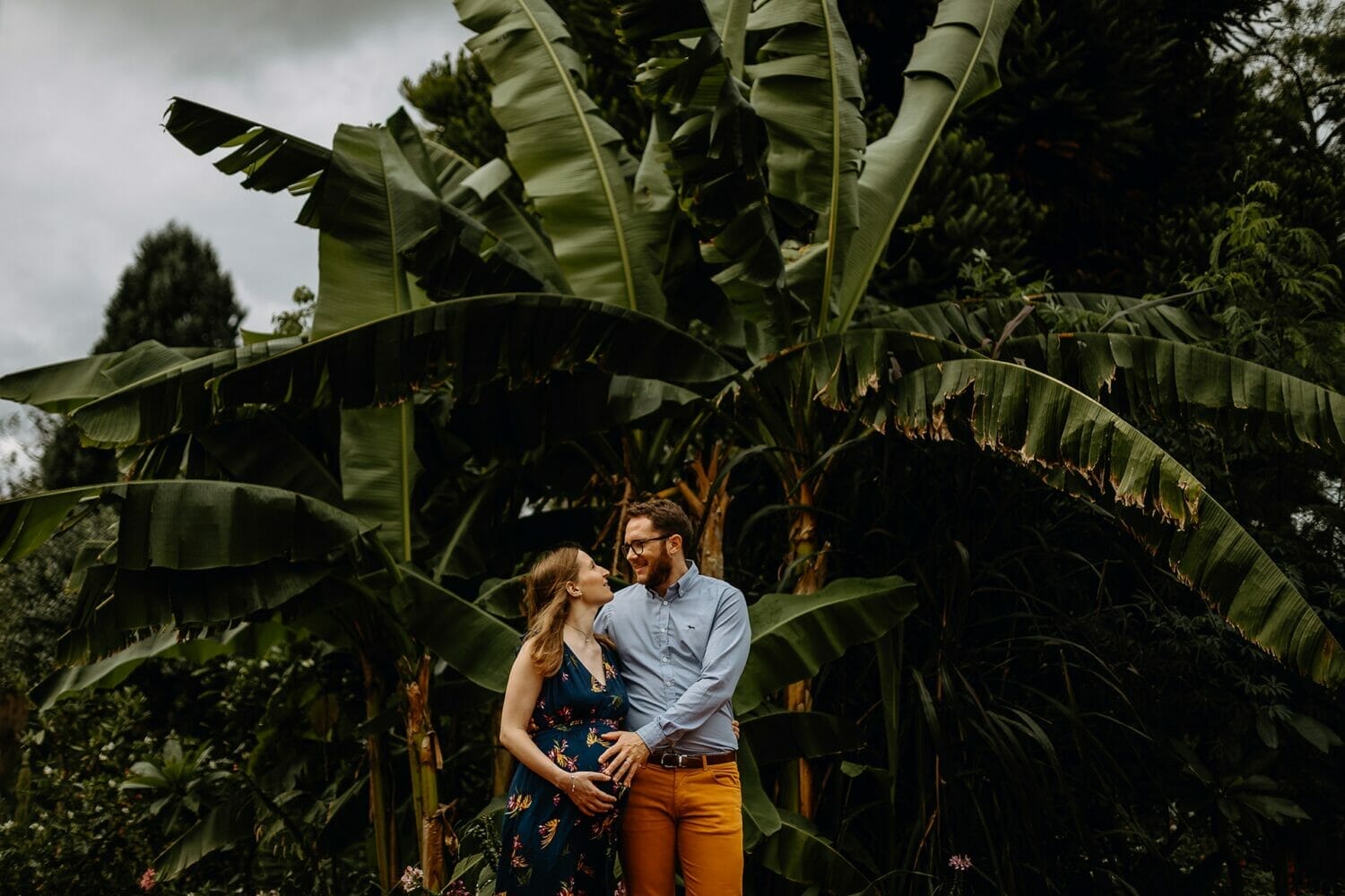 Séance photo grossesse studio Lyon. Castille ALMA photographe de famille à Lyon