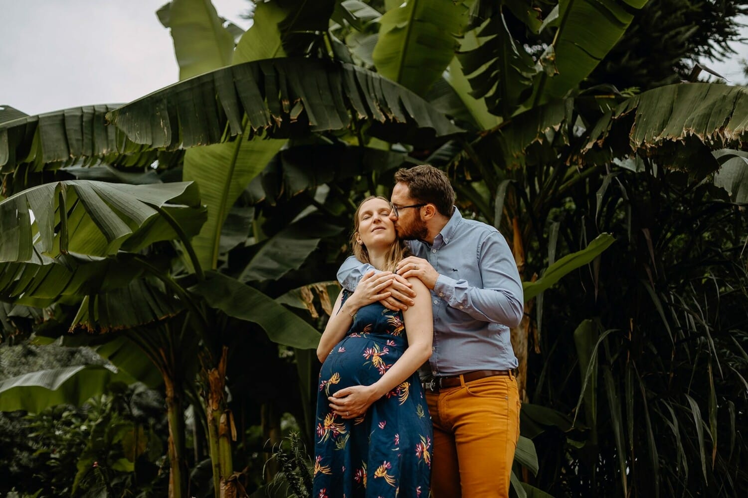 Séance photo grossesse studio Lyon. Castille ALMA photographe de famille à Lyon