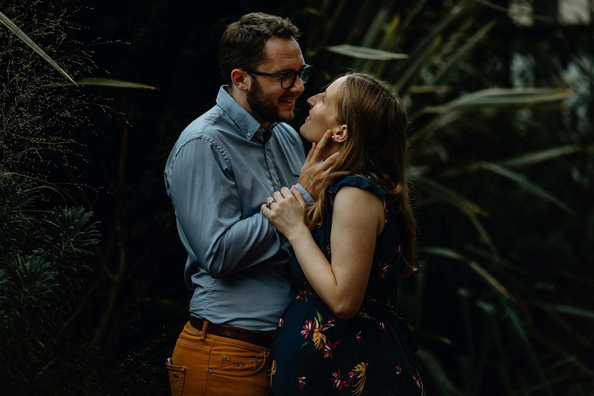 Séance photo grossesse studio Lyon. Castille ALMA photographe de famille à Lyon