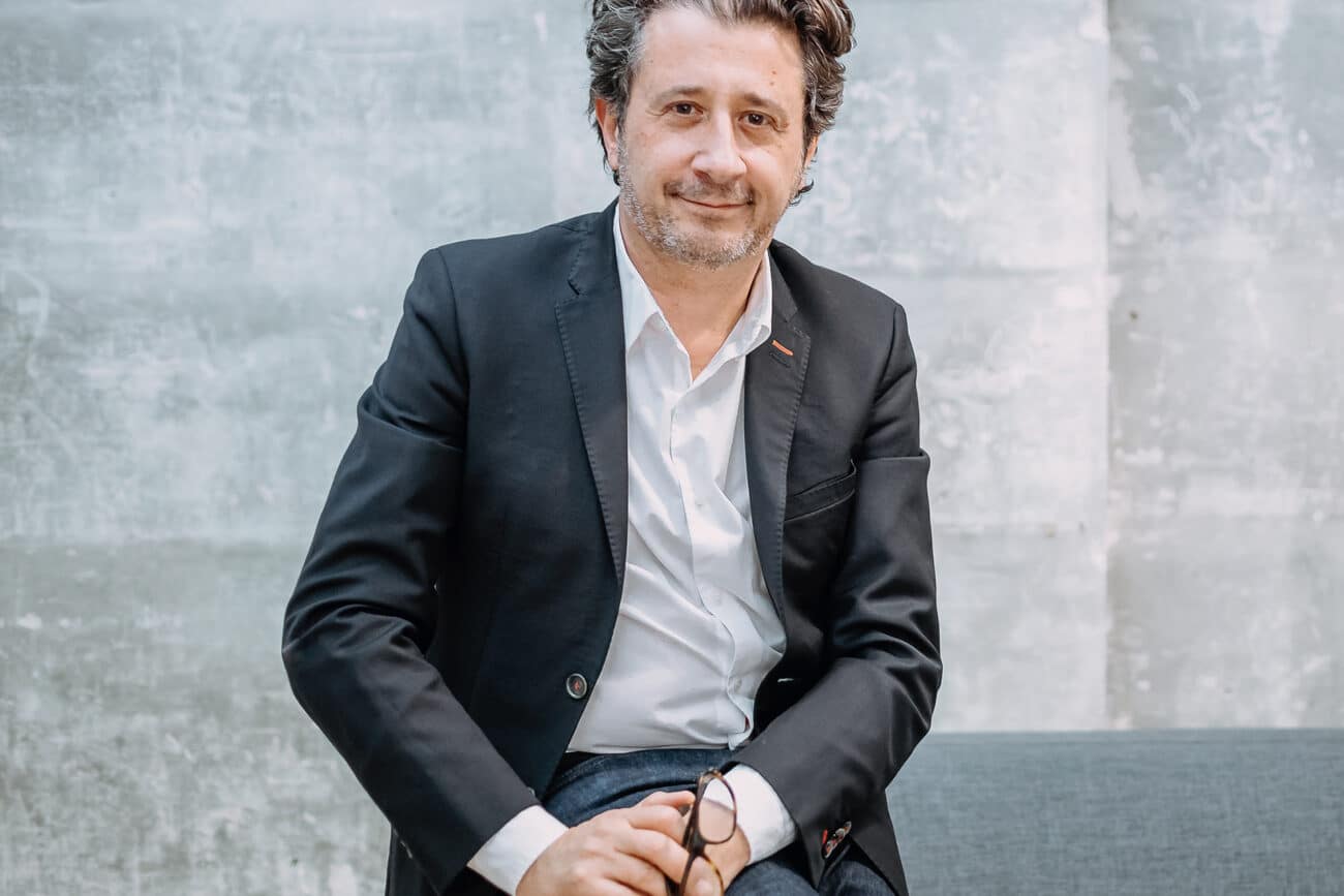 séance photo portrait professionnel Linkedin, reseaux sociaux. Seance a partir de 90€ par Castille ALMA photographe professionnelle.