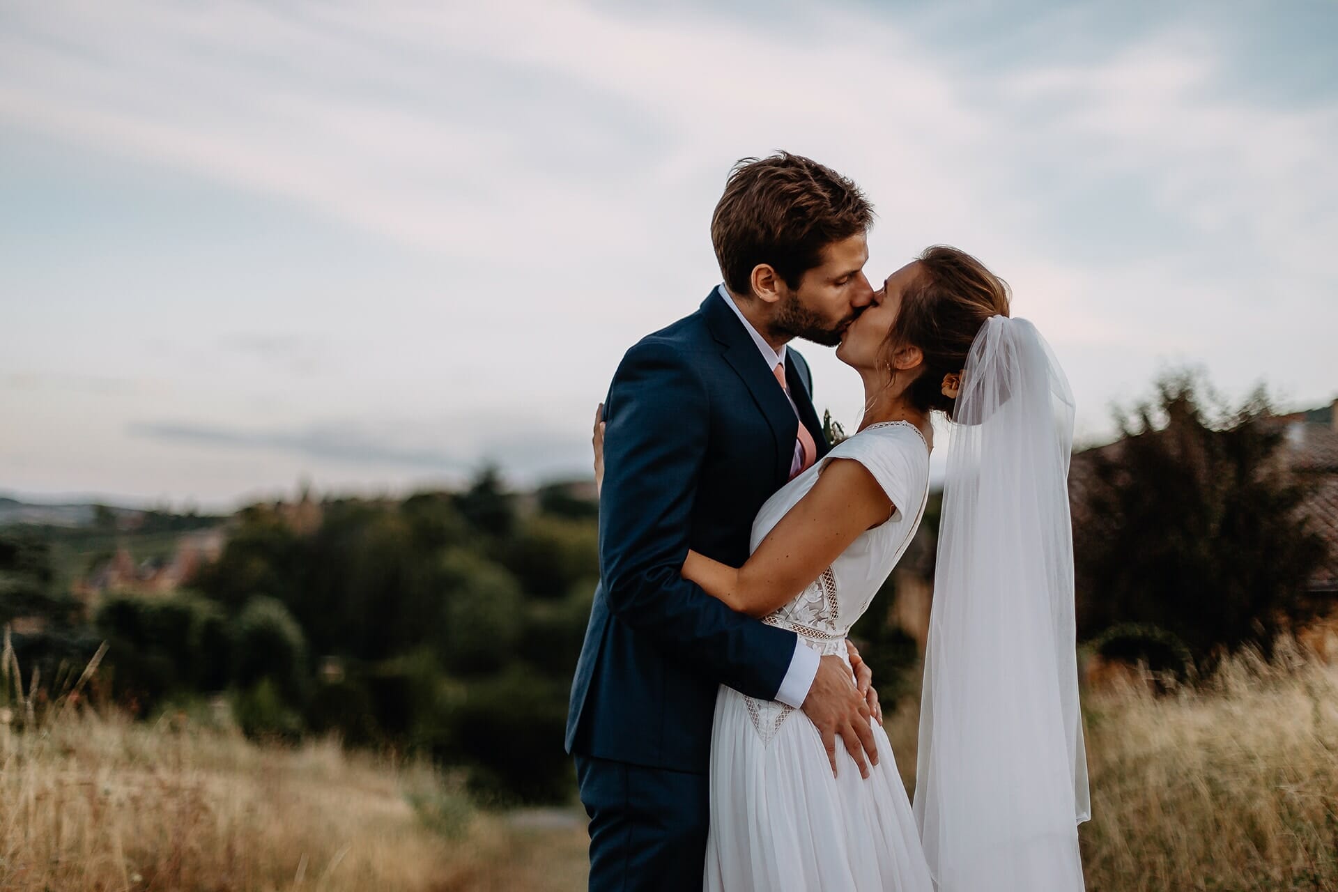 Meilleur photographe de mariage au Manoir de la garde. Reportage de mariage Castille ALMA