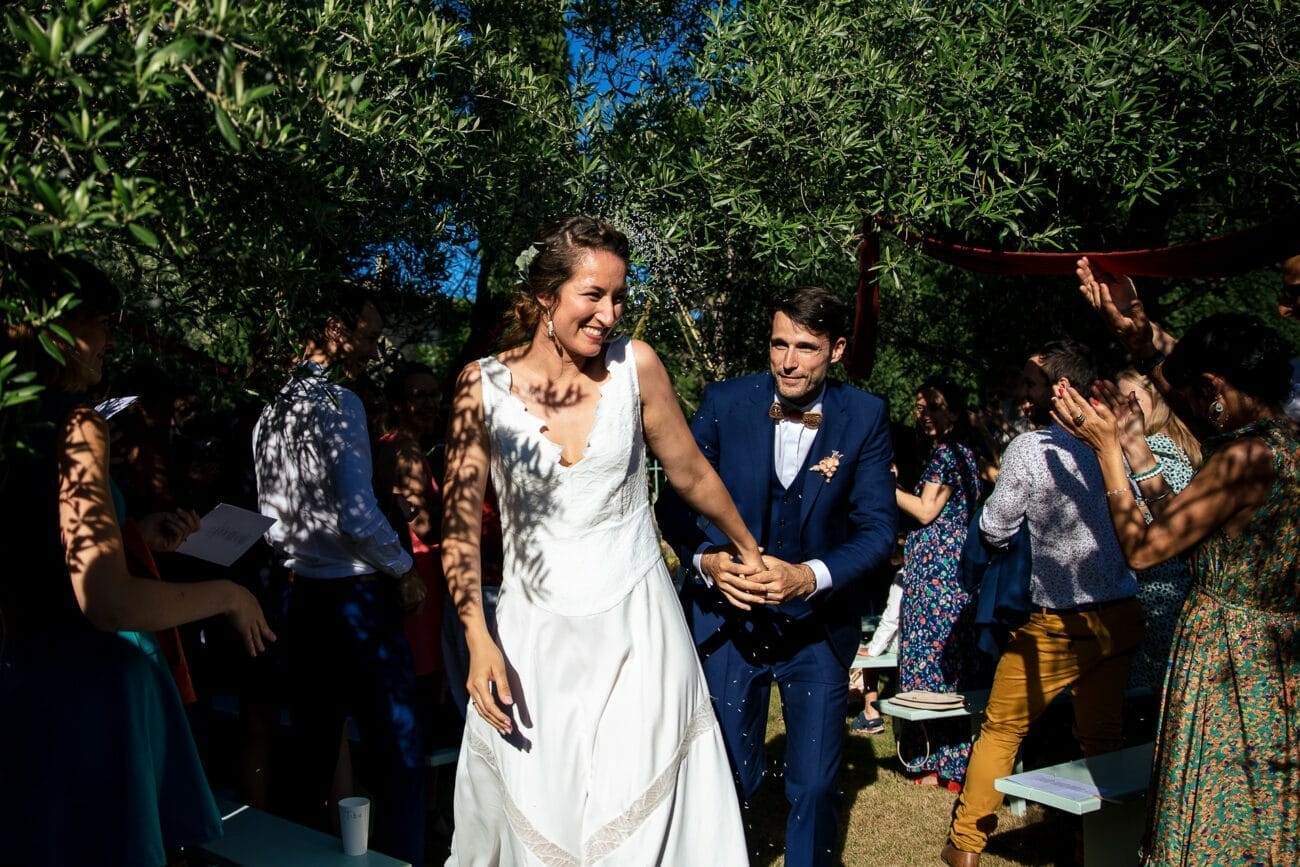 Meilleur photographe de mariage dans la Drôme au Gite de la Batie. Reportage de mariage Castille ALMA