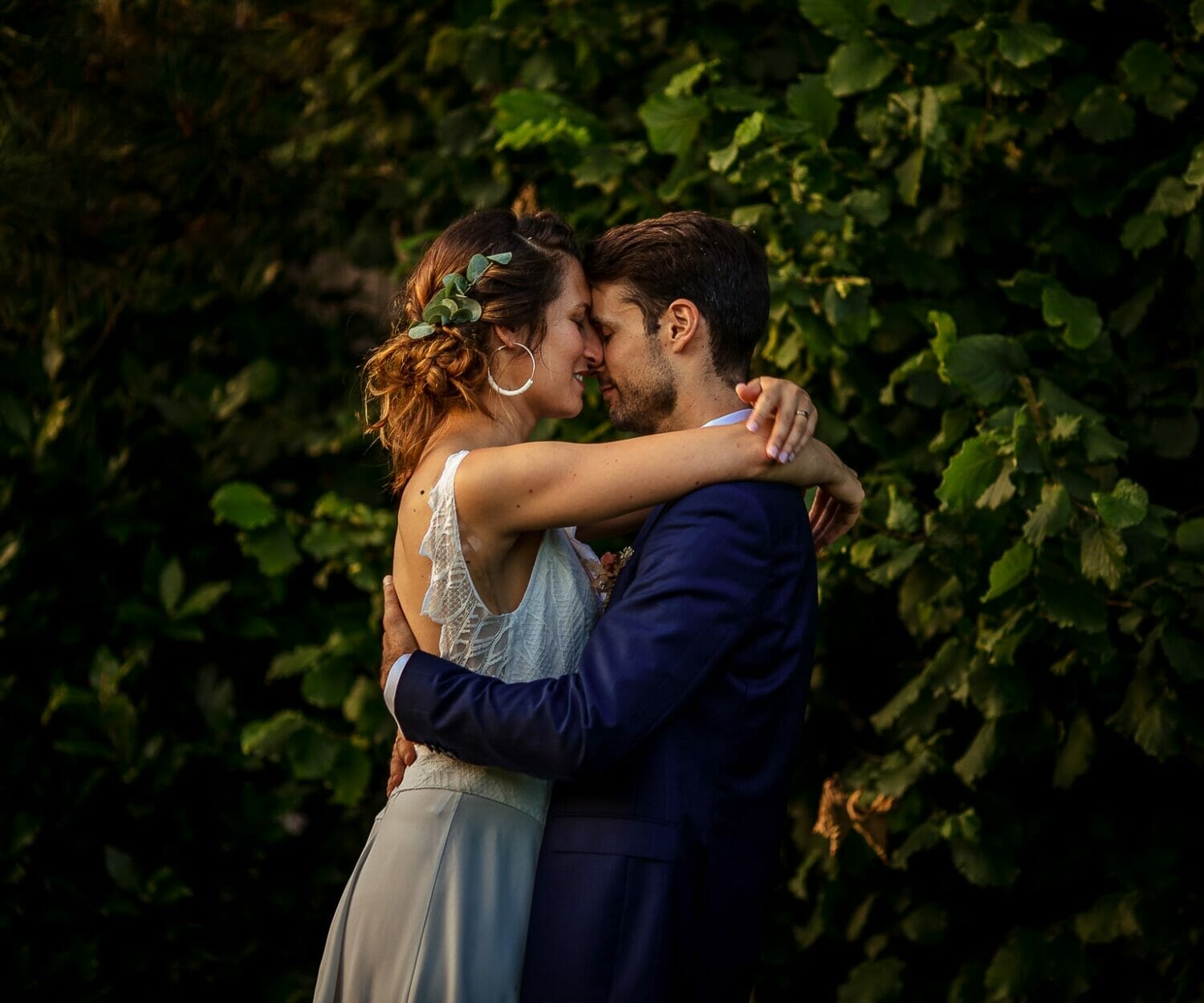 Meilleur photographe de mariage dans la Drôme au Gite de la Batie. Reportage de mariage Castille ALMA